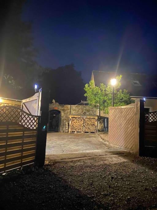 Beautiful Renovated Former Coach House Llandeilo Extérieur photo