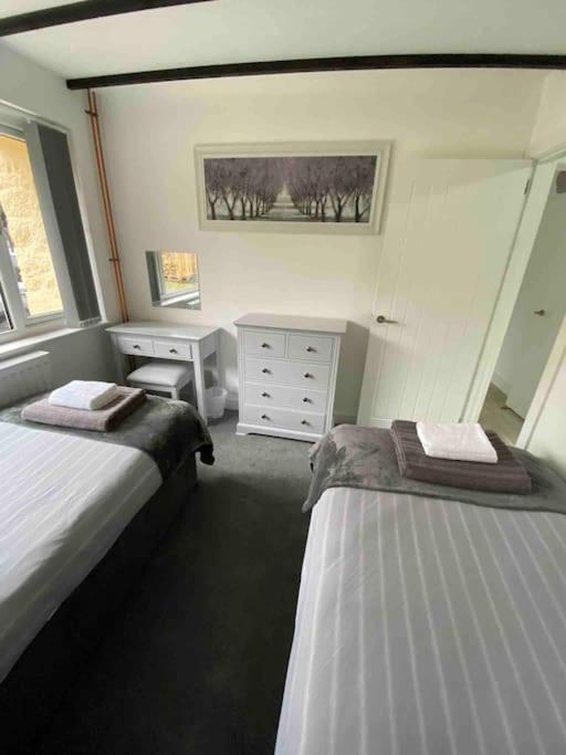 Beautiful Renovated Former Coach House Llandeilo Extérieur photo