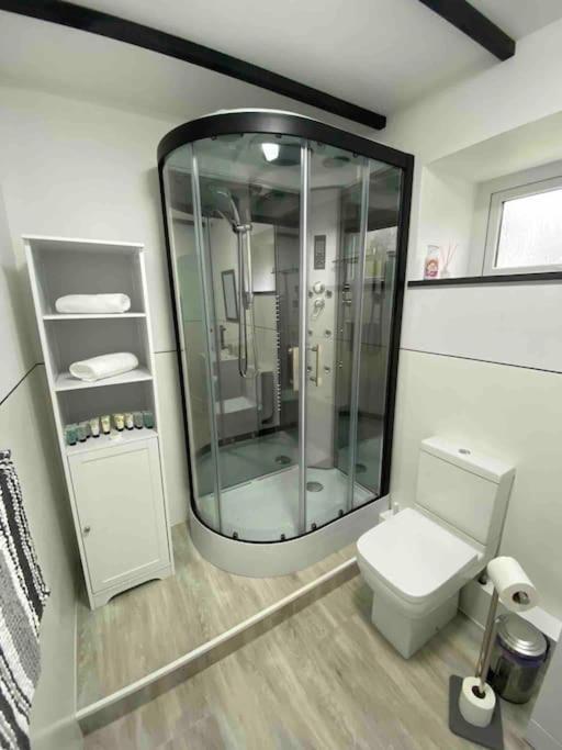 Beautiful Renovated Former Coach House Llandeilo Extérieur photo