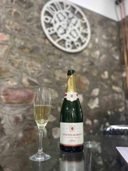 Beautiful Renovated Former Coach House Llandeilo Extérieur photo