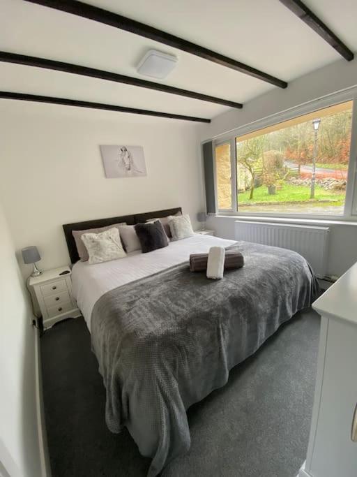 Beautiful Renovated Former Coach House Llandeilo Extérieur photo
