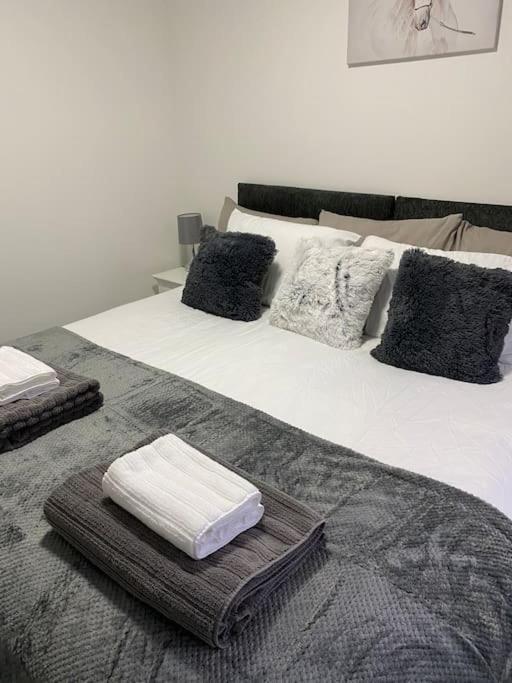Beautiful Renovated Former Coach House Llandeilo Extérieur photo