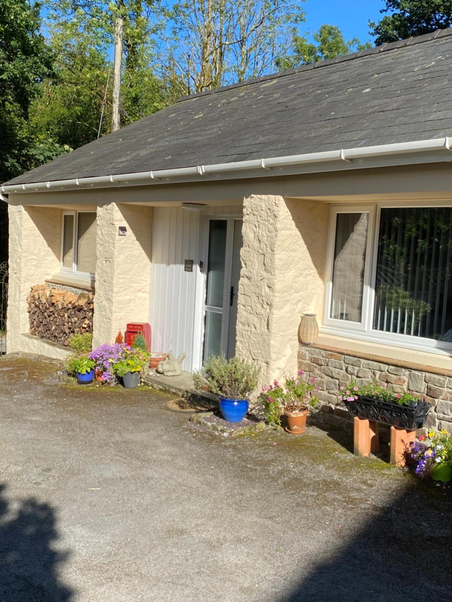 Beautiful Renovated Former Coach House Llandeilo Extérieur photo