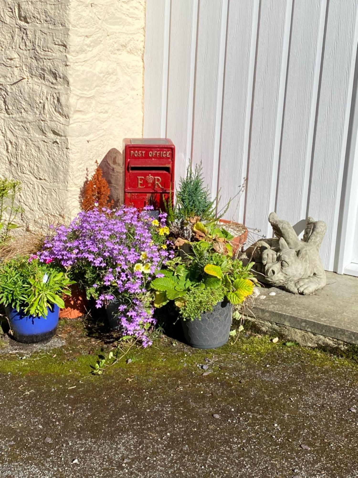 Beautiful Renovated Former Coach House Llandeilo Extérieur photo