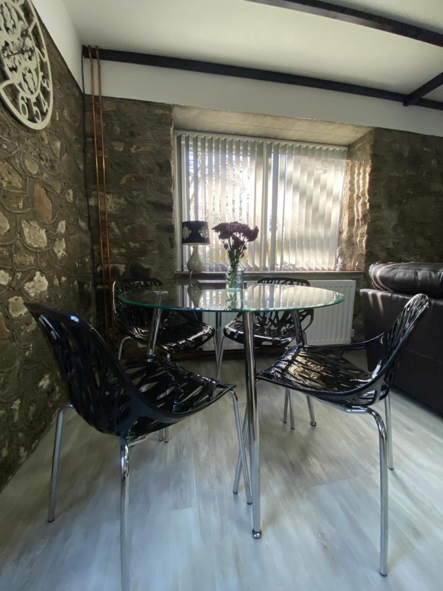 Beautiful Renovated Former Coach House Llandeilo Extérieur photo